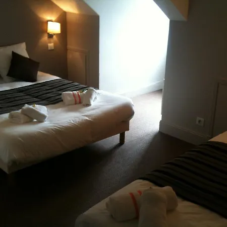 Hotel A La Croix De Malte 2*
