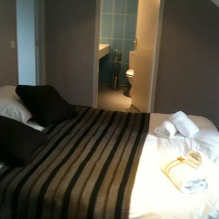 Hotel A La Croix De Malte 2*