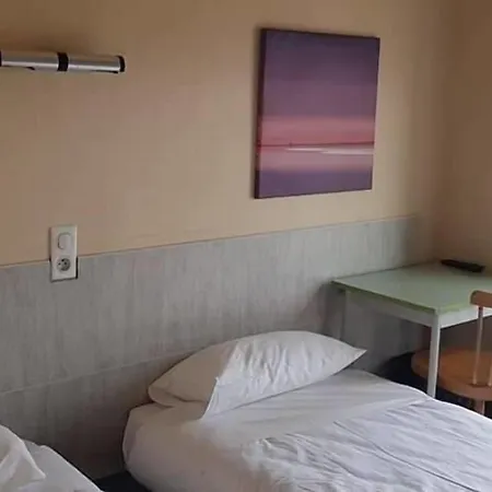 Hotel A La Croix De Malte 2*