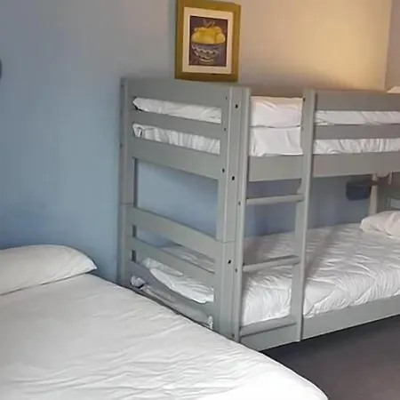 Hotel A La Croix De Malte 2*
