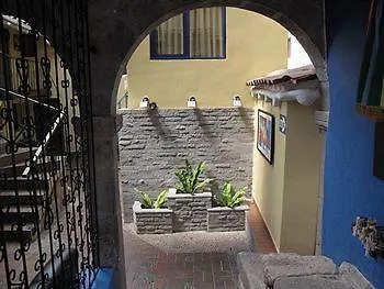 A La Croix De Malte Lourdes