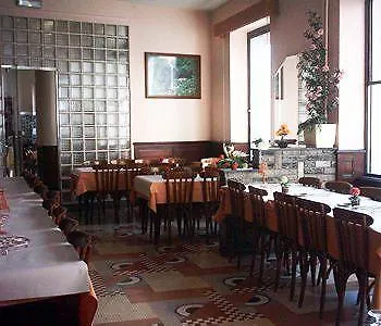 A La Croix De Malte Lourdes