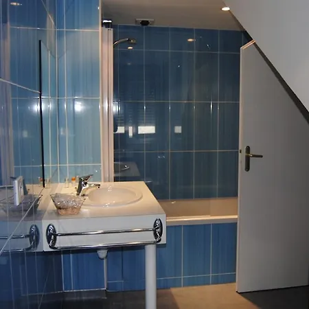 Hotel A La Croix De Malte 2*