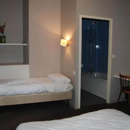 Hotel A La Croix De Malte 2*
